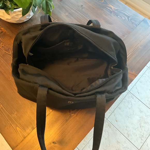 Lululemon Go Getter 2.0 25L Duffle Bag! - Picture 8 of 9